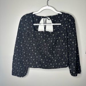 Levi’s Statement Top Black with Blue Flowers Sz S